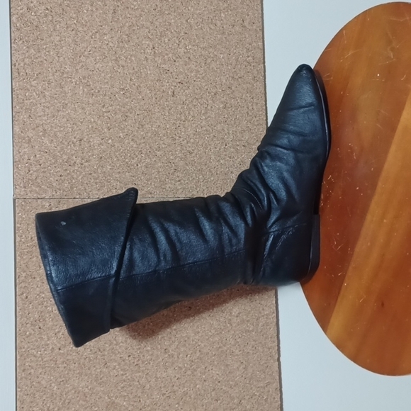 JULIAN GOLD BOOTS SIZE 5.5 in a beautiful soft black ⚫️ leather - Picture 3 of 6